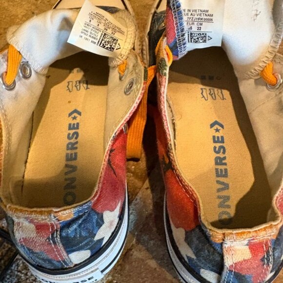 Converse Sneakers with Orange Laces - Picture 5 of 6